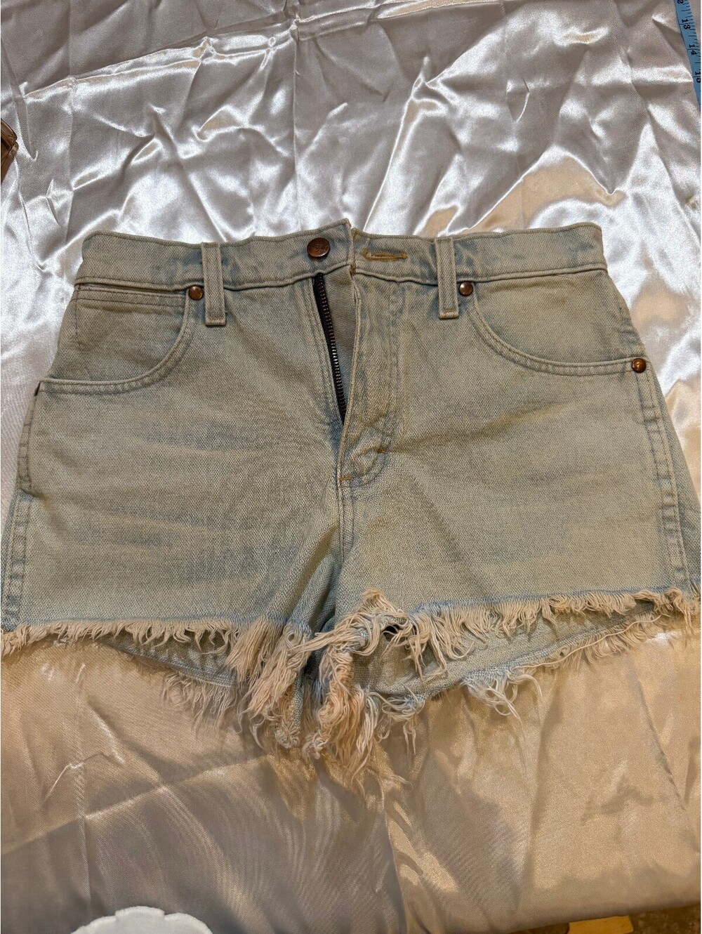 Wrangler Light Wash Denim Cut-Off Shorts with Frayed Hem SZ 25